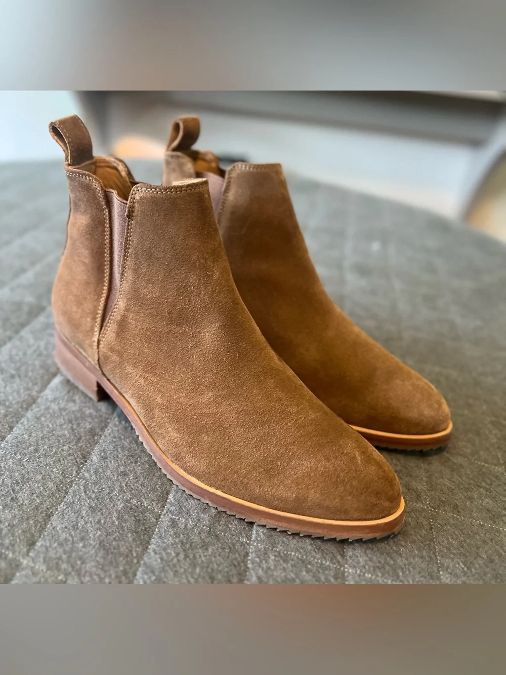 NISOLO Sz 9 Eva Everyday Brown Suede Chelsea Ankle Boots Orig $228 Exc Cond